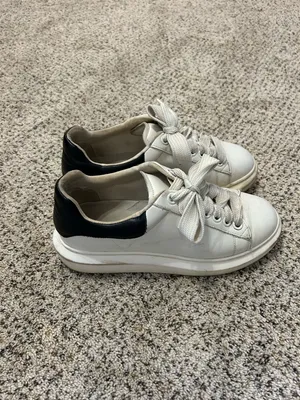 Steve Madden Women's White Leather Low-Top Sneakers thumbnail 2