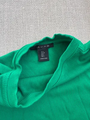 Tahari Kelly Green Tee thumbnail 3