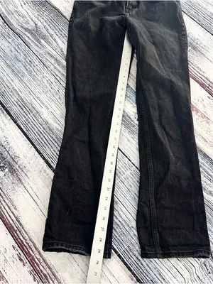 Abercrombie & Fitch The 90’s Straight Mid Rise in Washed Black thumbnail 8