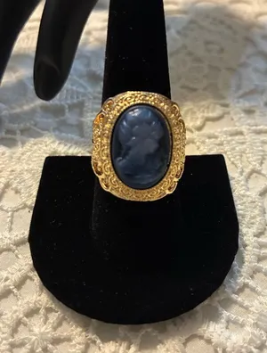 Elegant Gold and Blue Cameo Ring size 9.5 thumbnail 1