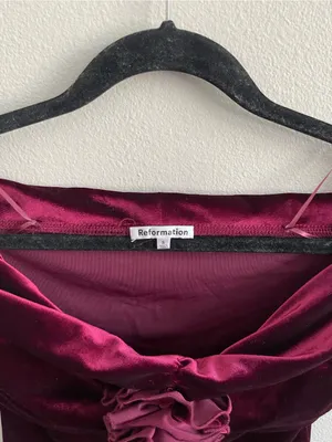 Reformation Off-Shoulder Velvet Crop Top in Burgundy thumbnail 5