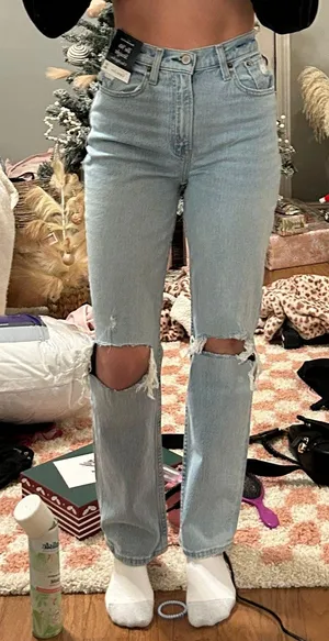 Abercrombie Curve Love 90s Ultra High Rise Straight Jean thumbnail 2