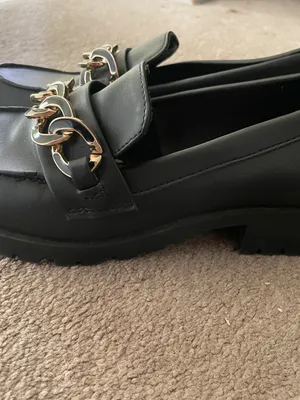 Kohl's Black Loafers with Gold Chain Trim Size 6 thumbnail 3