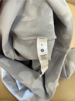 Lululemon Camo Biker Shorts Gray Size 6 thumbnail 4