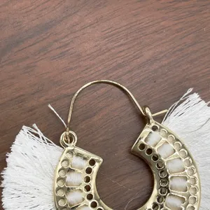 Fringe Tassel Fan Hoop Earrings Gold Tone White Boho Coastal Indie Sleaze Chic‎ thumbnail 5