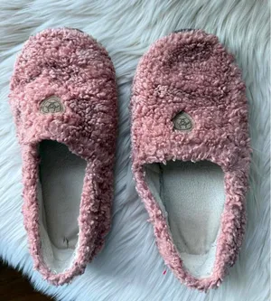 Ariat Cozy Pink Fuzzy Slippers Size XL thumbnail 1