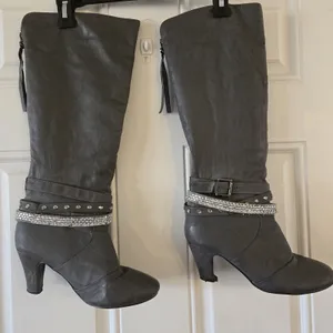 Vanity Gray Studded Rhinestone Knee High Boots Heeled Size 8.5 Alla VT thumbnail 2