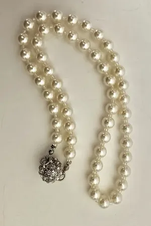 Faux pearl necklace with rhinestone magnetic clasp thumbnail 1