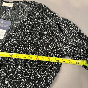 Universal Threads Black White Floral Smocked Peplum Top Long Sleeve NWT Large‎ thumbnail 6