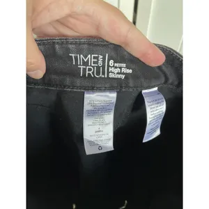 Time & Tru Womens Jeans Sz 6 Petite‎ Black Distressed High Rise Skinny Denim thumbnail 4