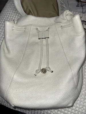 G.I.L.I. White Leather Shoulder Bag with Tassel and Gold Hardware thumbnail 10