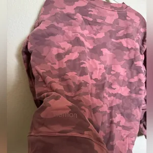 lululemon Perfectly‎ Oversized Crew Sweatshirt Sz 8 Camo Brier Rose thumbnail 5