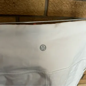 Lululemon Mesh In Motion Crop 23" White Athletic Leggings Size 8 thumbnail 5