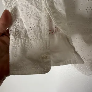 Gap White Collar‎ V Neck Button down Eyelet Top Large thumbnail 6