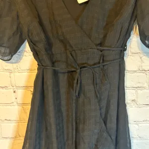4S13NNA Womens Valerie Ruffle Hem Wrap Black Dress Short Puff Sleeves L thumbnail 3