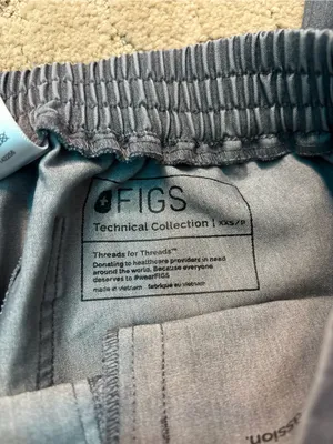 Figs Yola Scrub Pants Graphite Gray Skinny Leg Cargo Bottoms Size XXS/P thumbnail 2