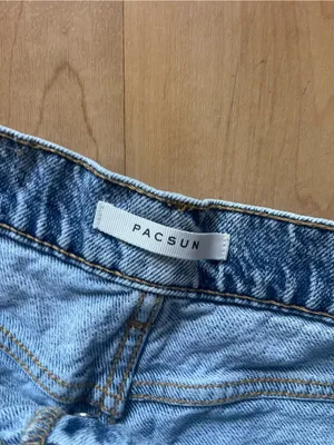 Pacsun Women High Rise Straight Mom Jeans Raw Hem Crop Button Fly Size 27 X 25 thumbnail 5