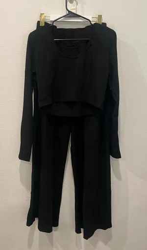 Women's Black Ribbed Two-Piece Set - Casual Pants & Cropped Top thumbnail 1