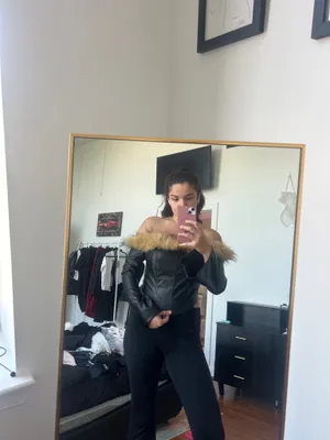 SheIn Off the shoulder leather top with fur neckline thumbnail 3