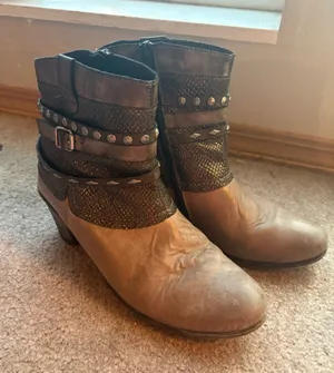 Remonte EU 41 US 9.5 Studded Moto Ankle Boots Brown Taupe Western thumbnail 1
