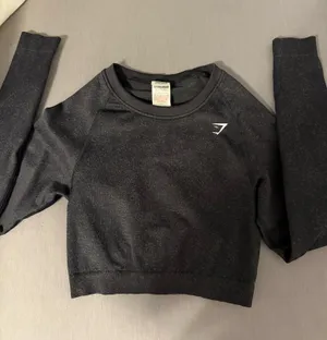 Gymshark Crop Top thumbnail 1
