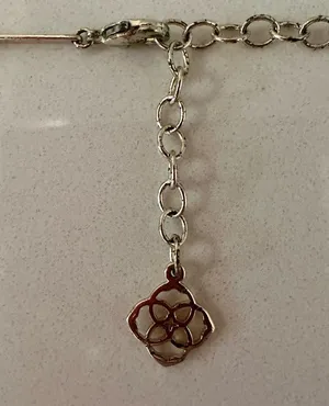 Kendra Scott Miya Mother Of Pearl Pendant and Gold Chain Necklace thumbnail 4