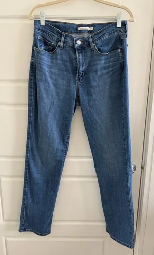 Levi’s Classic Straight Women’s Jeans in Medium Blue thumbnail 1