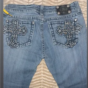EUC Miss Me Boot Cut Jeans with Cross Embellishment size 30 x 30 thumbnail 2