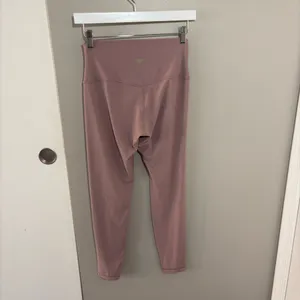 Aritzia Golden Butter Cheeky Infinite High Rise Leggings Pink Size 8 - Medium thumbnail 4