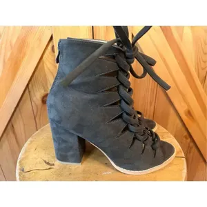 SODA Suede Laced Up Heels Olive Size 7.5 thumbnail 3