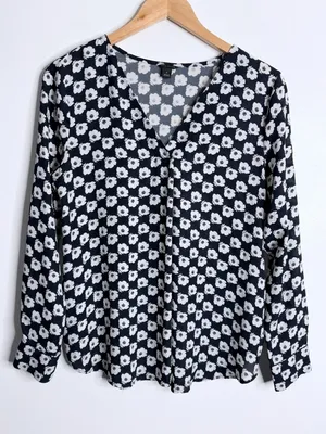 Ann Taylor Black White Floral Blouse V Neck‎ Long Sleeve Classic Workwear Medium thumbnail 2