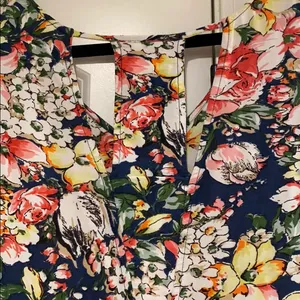 AF floral dress with back cutout, size small thumbnail 4