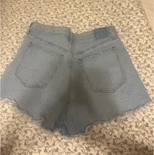Abercrombie 90s Cut-Off Relaxed Shorts thumbnail 2