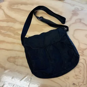 The North Face Quilted Crossbody Messenger Bag Black Nylon ABKZ T196 T596 Unisex thumbnail 2