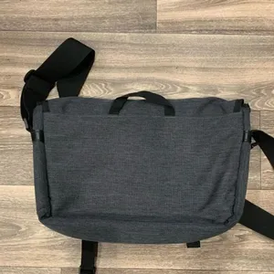 Swiss Gear Messenger / Laptop Bag. Adjustable strap Shoulder Pad thumbnail 7
