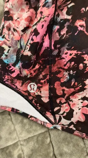 Lululemon Shorts Hotty Hot 4" Size 6 thumbnail 2