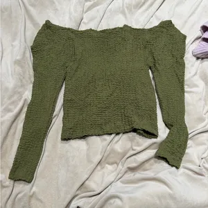 NWT Zara Green Textured puff sleeve Long Sleeve Top thumbnail 2