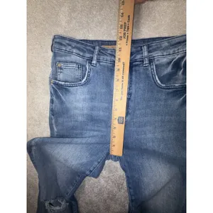 Pilcro The Icon Flare Jeans 29 Medium Blue Denim High Rise Anthropologie Distres thumbnail 9