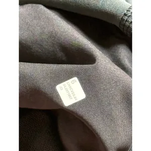 Lululemon Softstreme High-Rise Straight-Leg Cropped Pant 22" Black/gray Size 6 thumbnail 4