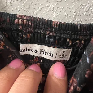 Abercrombie & Fitch Square Neck Crop‎ Top in Navy thumbnail 3