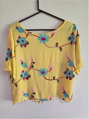 Live Los Angeles Women’s L Yellow Embroidered Floral Button Front Blouse thumbnail 2