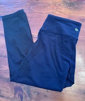 Lululemon Cropped Leggings Size 4 Black thumbnail 1