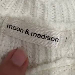 moon & madison Cream and Olive Striped Cropped Oversized Sweater Size L thumbnail 6