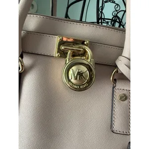 Michael Kors Handbag Light Blush PInk with Gold Accents Lock‎ And Key Large thumbnail 2