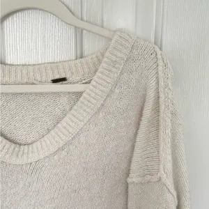 Free People Cream V-Neck Sweater ***small hole in armpit area in last pic**** thumbnail 3