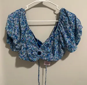 Blue floral crop top thumbnail 1