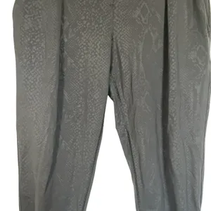 Lululemon Street To Studio Pant II Black Snakeskin Python Print Joggers Womens M thumbnail 4