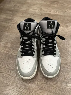 jordan 1 mid thumbnail 3