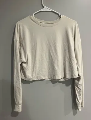Lululemon cropped top  thumbnail 1