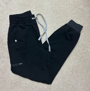 Black FIGS Scrub Pants thumbnail 1